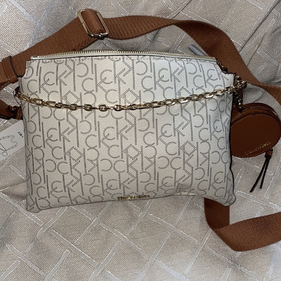 SOLD ๐ฅ๐ฅ2 IN 1 CROSSBODY CALVIN KLEIN BAG - Picture 16 of 17